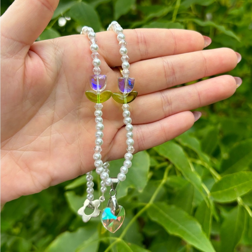 Handmade pearl necklace with Tulip beads